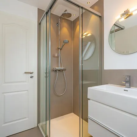 Flut No 7 Apartment